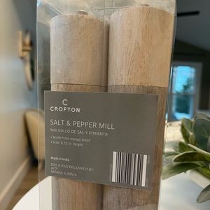 CROFTON Salt and Pepper Mill!
